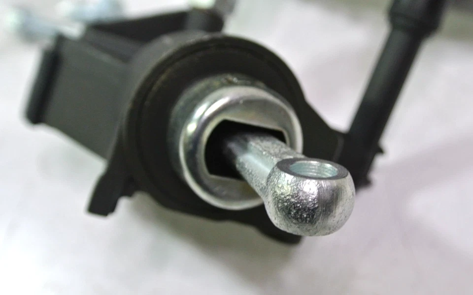 Dorman CM640015 Clutch Master Cylinder fits 00-10 Ford Focus Foto 3 de 4