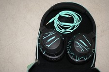 Bose SoundTrue Cuffie Around-Ear Nero e Teal con Custodia e Cavo - Testate