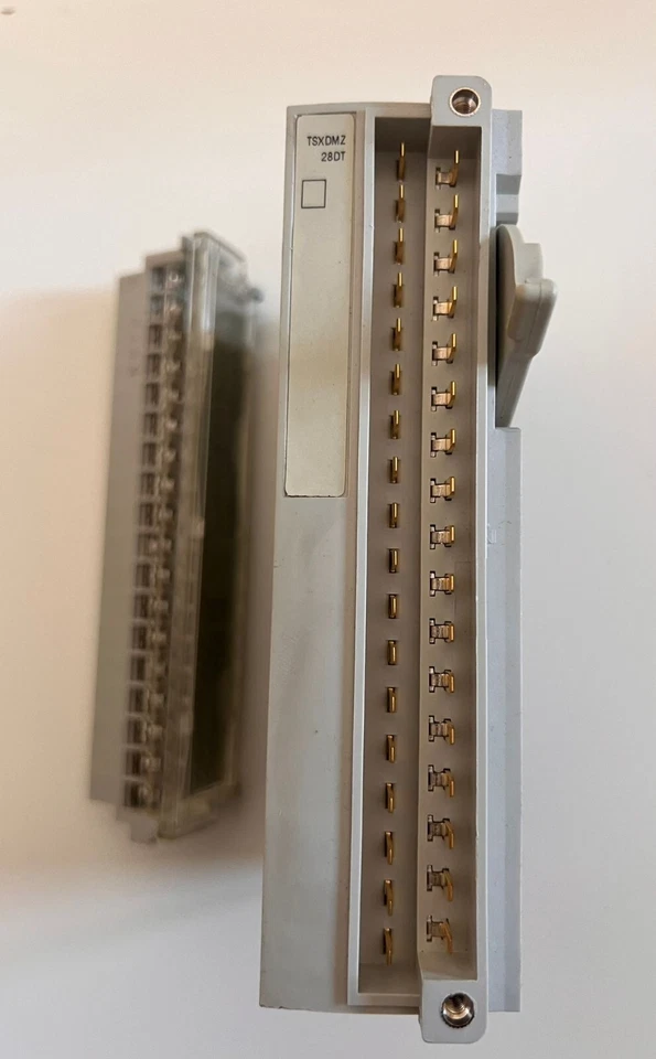 MODICON SCHNEIDER Telemecanique TSX - TSXDMZ28DT - 16 Inputs / 12 Output Module - Imagen 2 de 4