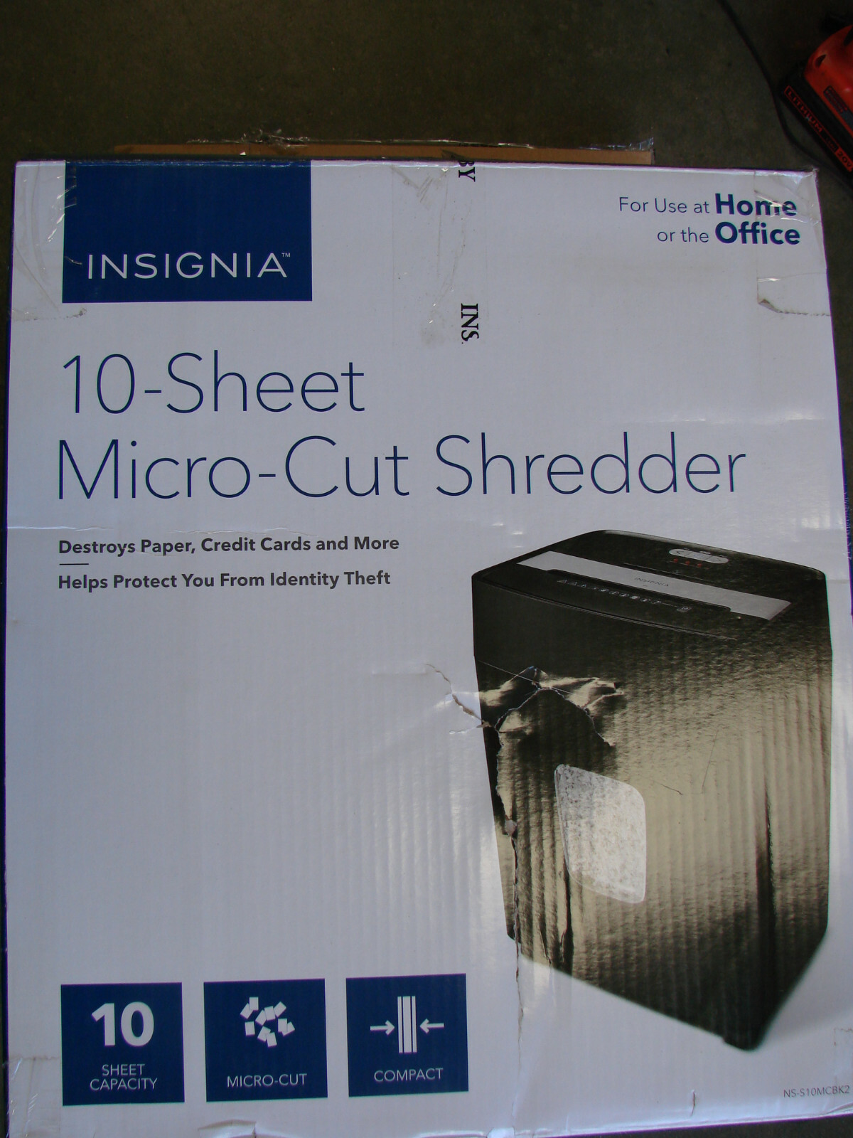 Insignia 10-Sheet Microcut Paper & Credit Card Shredder Black-image