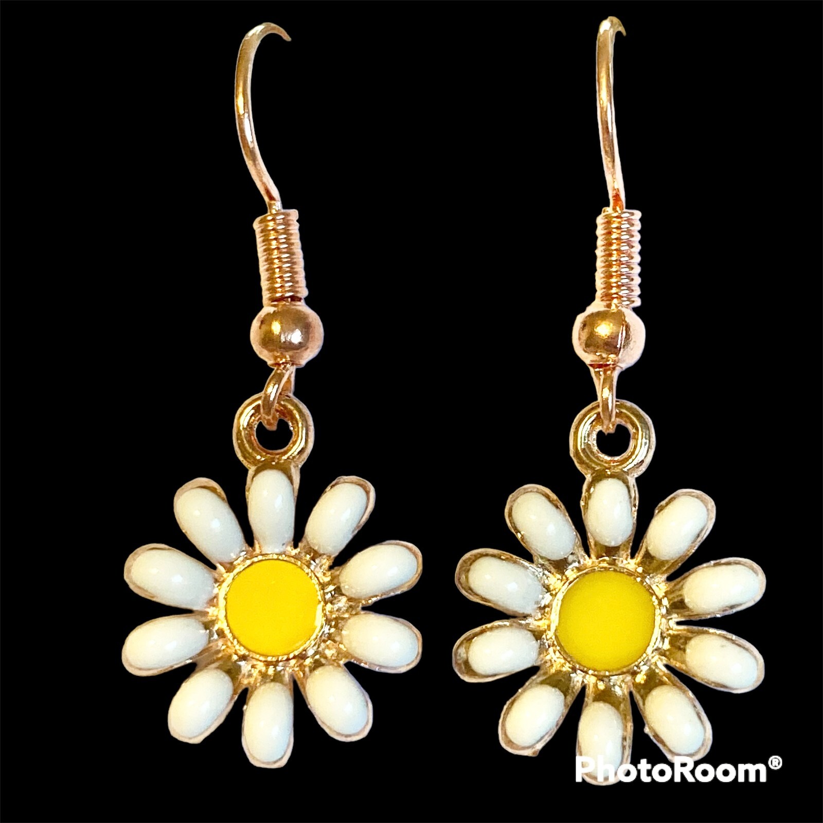Daisy Flower Earrings Rose Gold Plated Enamel White Yellow Dangle