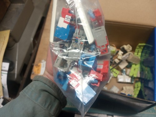 Large Lot Of Cat 5 Tipe Cable Connectors - 第 7/17 張圖片
