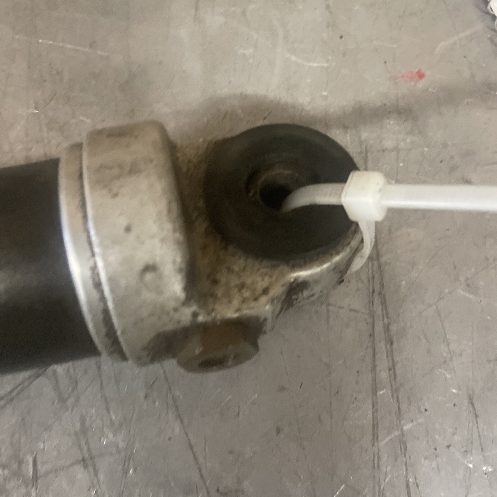 ARCTIC CAT SNOWMOBILE 1993 ZR 580 (CARB) UNDERCARRIAGE REAR FOX GAS