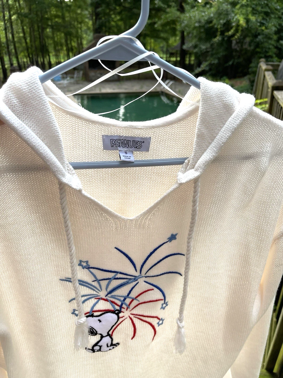 Peanuts Embroidered Snoopy Fireworks 4th Of July Ivory Hoodie Knit Ladies Small
Opens in a new windo