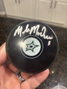 Mike Modano Signed Dallas Stars Official NHL Hockey Puck Beckett Witness BAS HOF