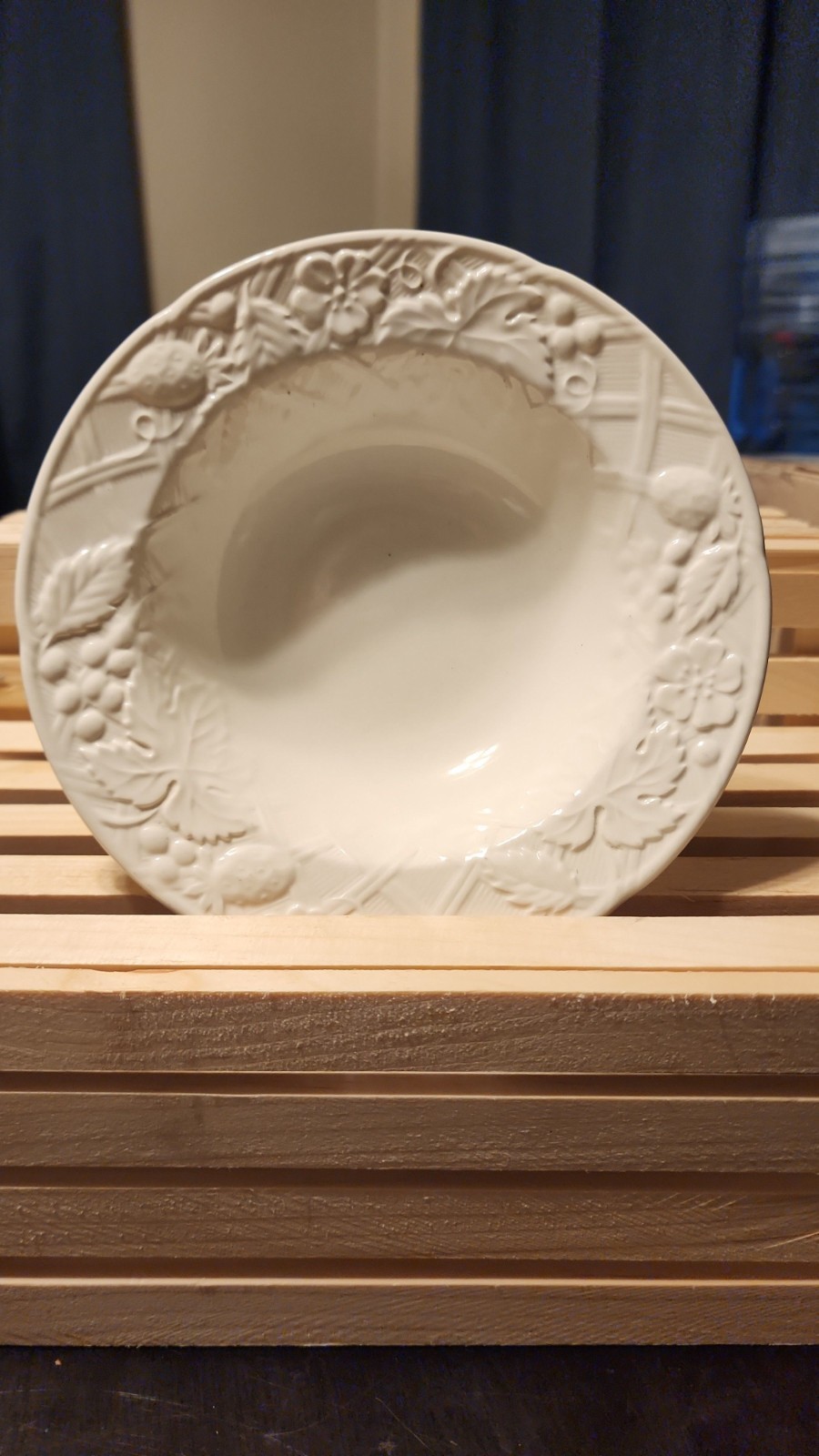 Mikasa ENGLISH COUNTRYSIDE WHITE Rim Soup Bowl 9 1/4