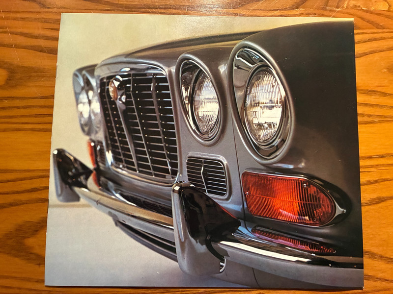 1971 JAGUAR XJ6 SEDAN Sales Brochure - 8 Page High Quality - Nice Condition!