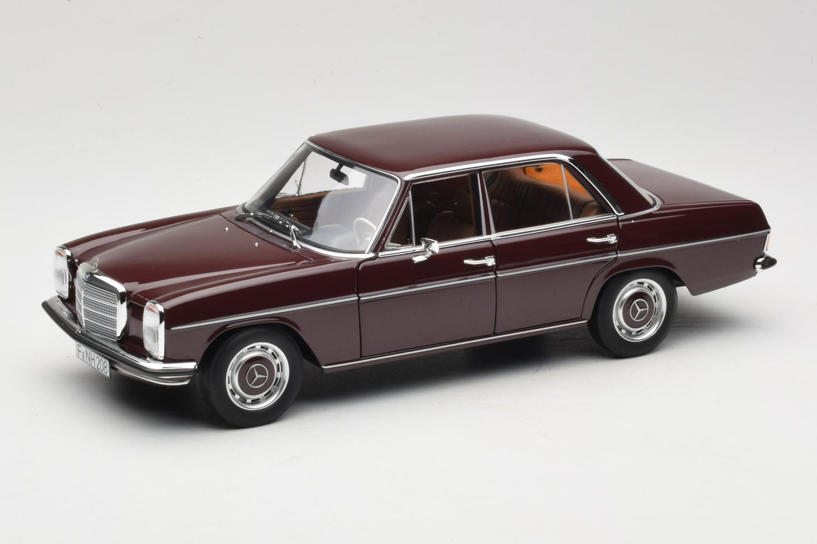 183778 Mercedes 200 Dark Red Brown Norev 1/18
