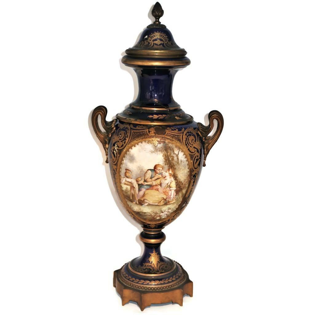 Early 19th Century French Porcelain Lidded Urn Early 19th Century French Porcelain Lidded Urn