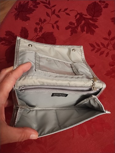 Bebe Women's Vintage Wallet Chrome Silver 4 Card Slots 1 DL Slot Foldable Wallet - Picture 6 of 13