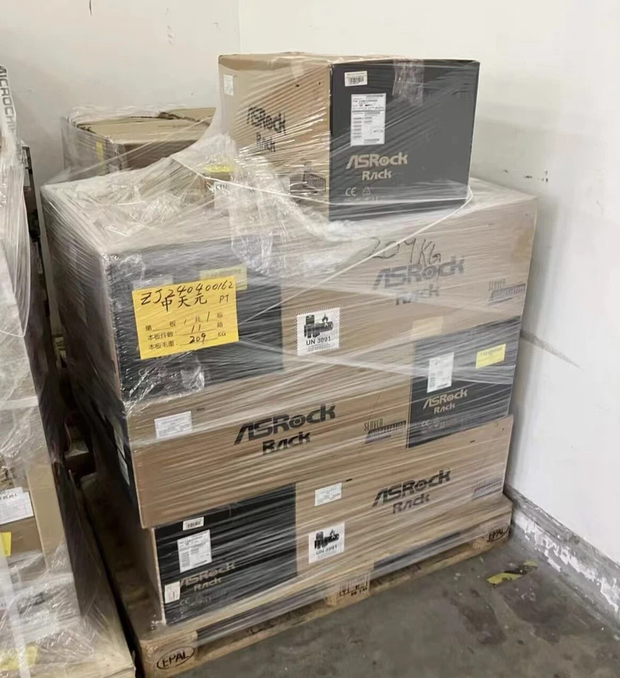 ASRock ROMED8-2T Motherboard AMD EPYC 7001-7003 Socket SP3 PCIe ATX - Image 2 of 4