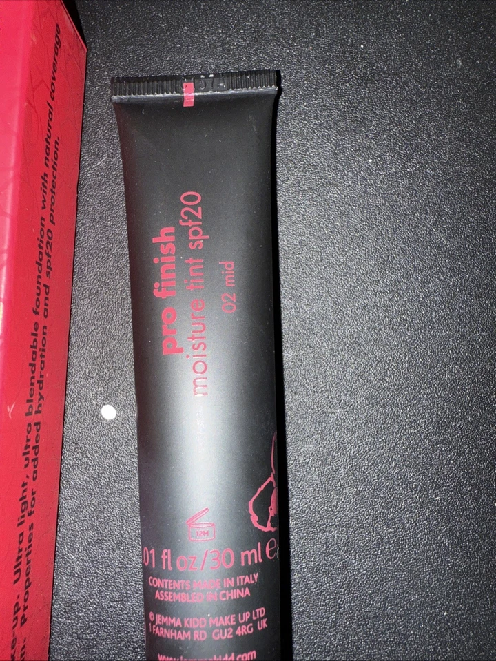 Jemma Kidd Pro Finish Moisture Tint SPF 20 Foundation 02 Mid *NEW WITH Box - Image 3 of 4