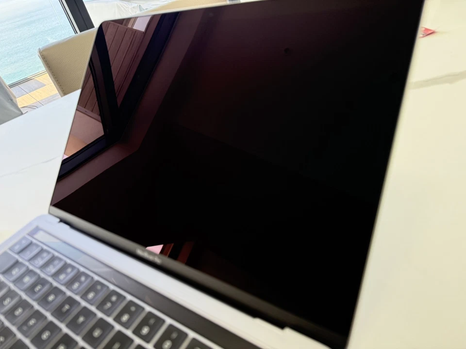 MacBook Pro A1706 13-inch, photo 3 of 5