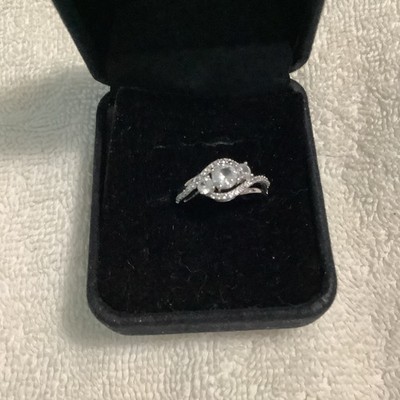 *AMAZINGLY BEAUTIFUL* Kay Jewelers Sterling Silver 3 Lab Created Sapphire Ring