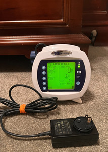 Covidien Kangaroo Joey ePump Pump w/ Pole Clamp & Power Adapter