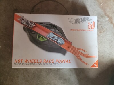 Hot Wheels ID Race Portal Smart Track System w/ Cars