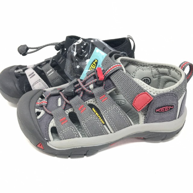 boys hiking sandals