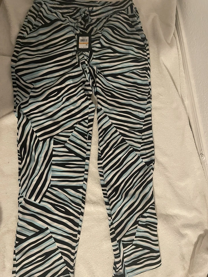 Pantalones de Natación DKNY, Talla PEQUEÑA Negro/Blanco/Azul Claro $89 Foto 3 de 4