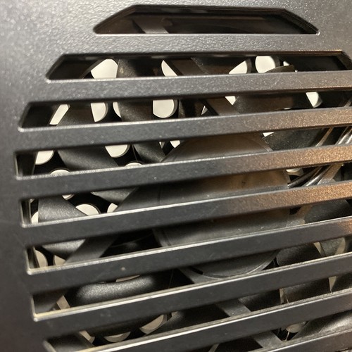 Targus 16" Laptop Chill Mat - PA248U5 Pre-Own - CLEAN - Used Only Briefly - 第 6/7 張圖片
