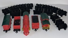 Lionel 7-11927 Northern Star battery operated train set Engine 4 Cars 25Pc Track