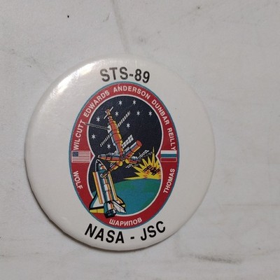 STS-89 Space Shuttle NASA-JSC Mission Pinback Button Astronauts & Space Travel