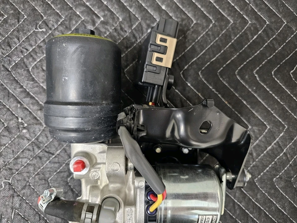 Lexus ES300h 2013-18 refuerzo de freno ABS genuino Foto 4 de 4