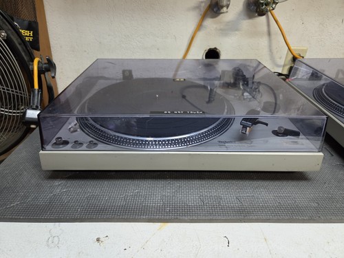 Vintage Technics SL-1800 Manual Direct Drive Turntable Record Player Stereo DJ
