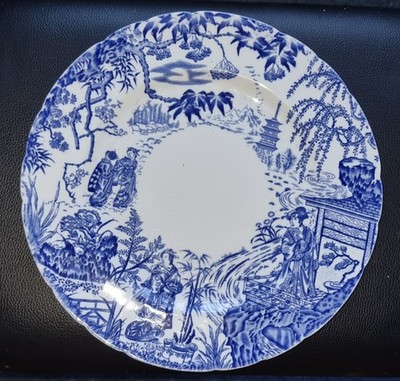Ein Original 1942 Royal Crown Derby Blue Mikado Teller, 2 verfügbar
