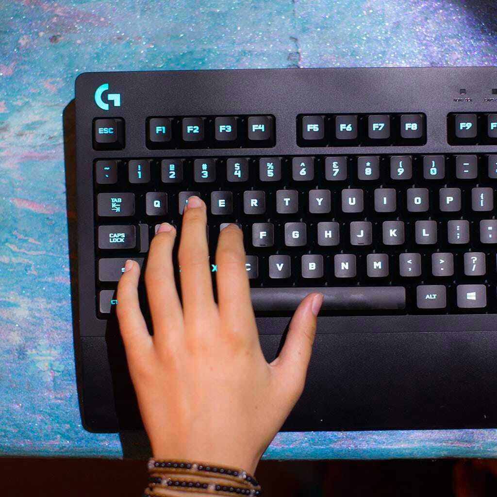 Tastiera Gaming Logitech G213 Prodigy - RGB LIGHTSYNC, Resistente Agli Schizzi, Tasti Retroilluminati, Layout US QWERTY - Foto 4