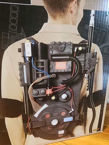 BRAND NEW IN BOX ! Ghostbuster Proton Pack DELUXE REPLICA With Light And Sound - Picture 2 of 7