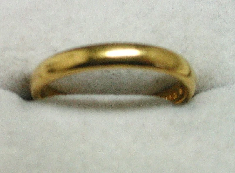 Minimalist 22 Karat Yellow Gold Wedding Band