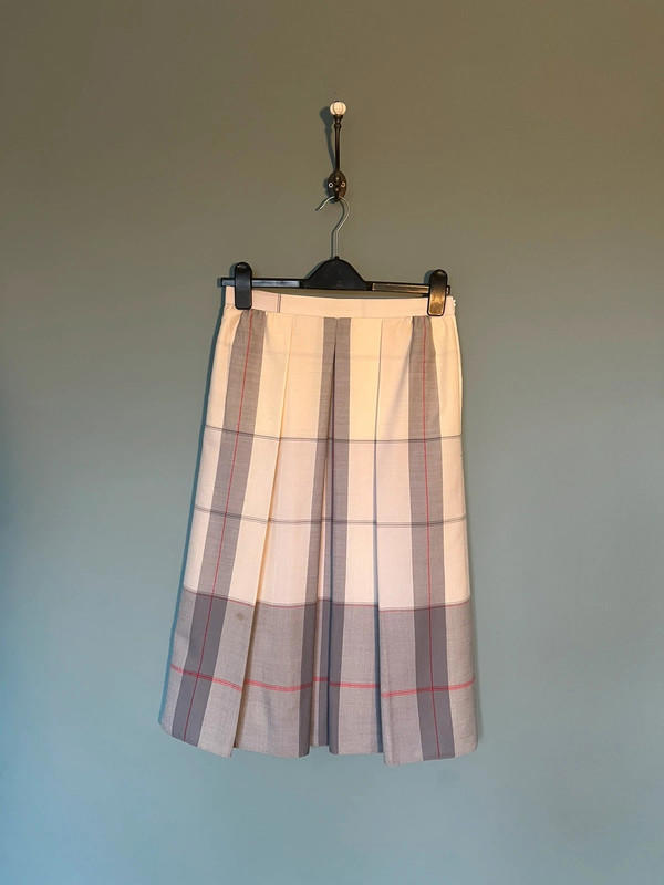 Vintage pleated knee length skirt grey red checked size 10/12