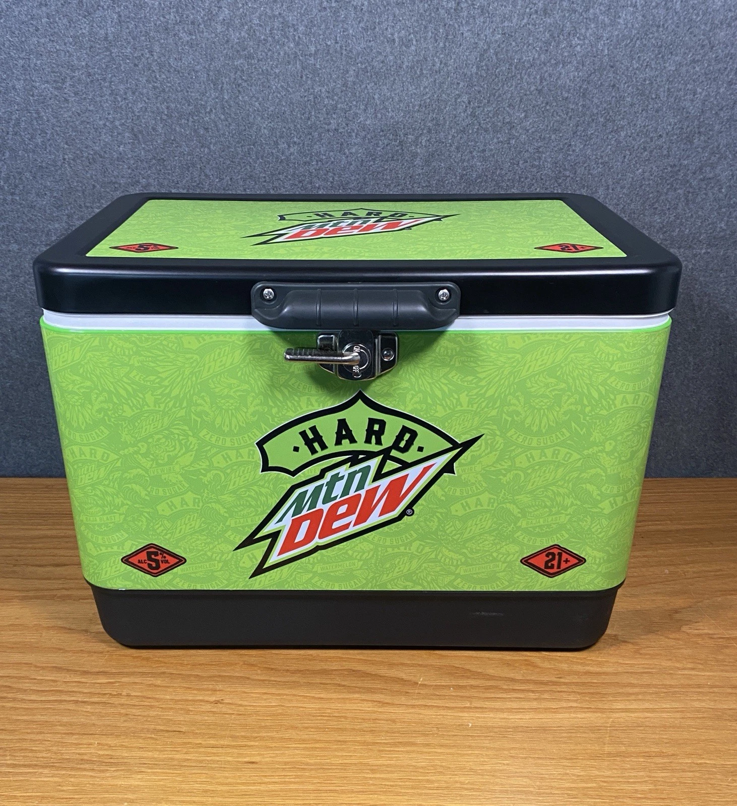 Hard Mountain Dew Cooler Mountain Dew USA SUPER COOL 2023 - Rare Vendor Merch