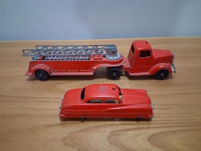 Vintage 1950's Tootsietoy Mack Ladder Fire Truck With Ladders & Fire Chief Car.