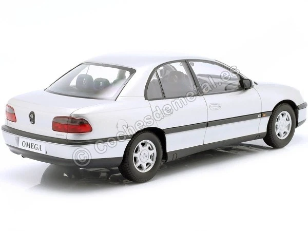 1996 Opel Omega B Plata Metalizado 1:18 Triple-9 1800430 - Imagen 2 de 3