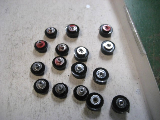 HO Scale Slot car T Jet Tuff ones 4 Sets of Wheels and Silicone Tires 2 Rd 2 Blk