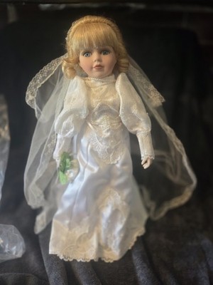 18   Porcelain Blonde Curly Hair Bride  Doll White Wedding Dress & Veil Outfit
