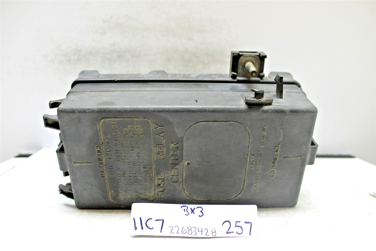 2003 Saturn L200 Fuse Box Relay Junction Unit 22683428 Module 257