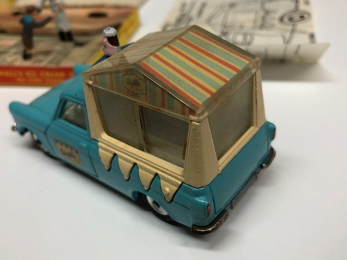 Corgi Toys 447 WALL'S ICE CREAM VAN on FORD THAMES in Original Box ~ Minty! - Picture 4 of 15