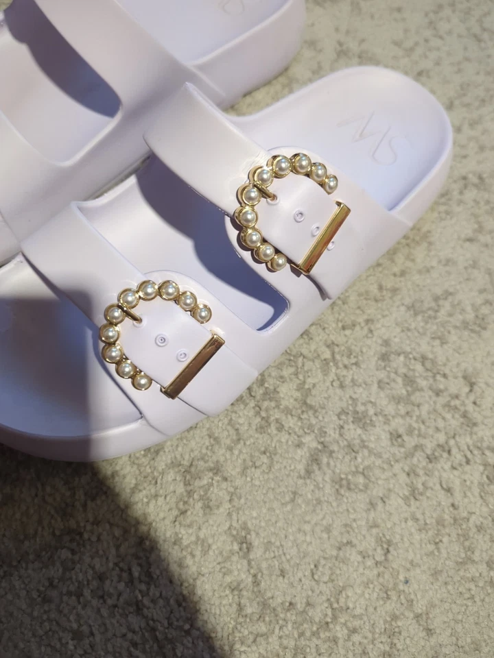 Women's Stuart Weitzman Sz. 11 Slide w/Pearl Buckle - Lavender Excellent Cond.  - Image 3 of 4