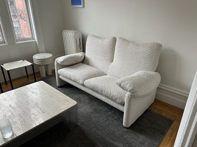 Cassina Maralunga 2-Seater Sofa by Vico Magistretti | White/Ivory