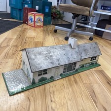 Vintage 1950's MARX Tin Litho RANCH Style DOLL HOUSE.