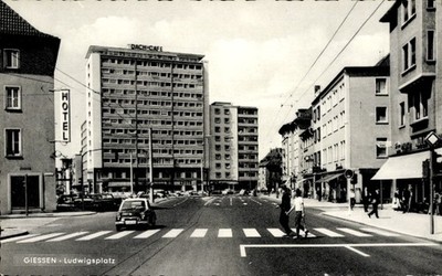 Postcard Giessen an der Lahn Hessen, Ludwigsplatz, hotel - 5039044
