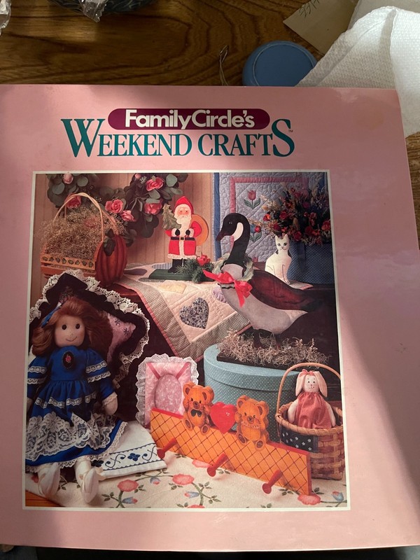Family Circle Weekend Crafts Book / Binder, 1991, Never used, Patterns intact, 