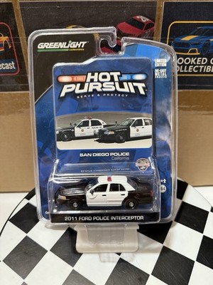 EXCLUSIVE Hot Pursuit San Diego Police 2011 Ford Crown Victoria 1/64 DIECAST