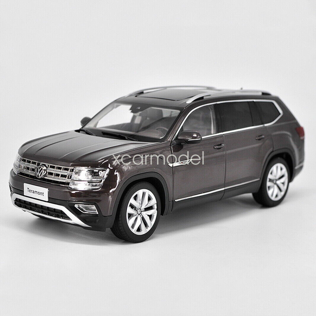 ミニカー 1/18 VW TERAMONT 2017 ホワイト 1/18 Dealer Edition Volkswagen VW Atlas / Teramont (Silver