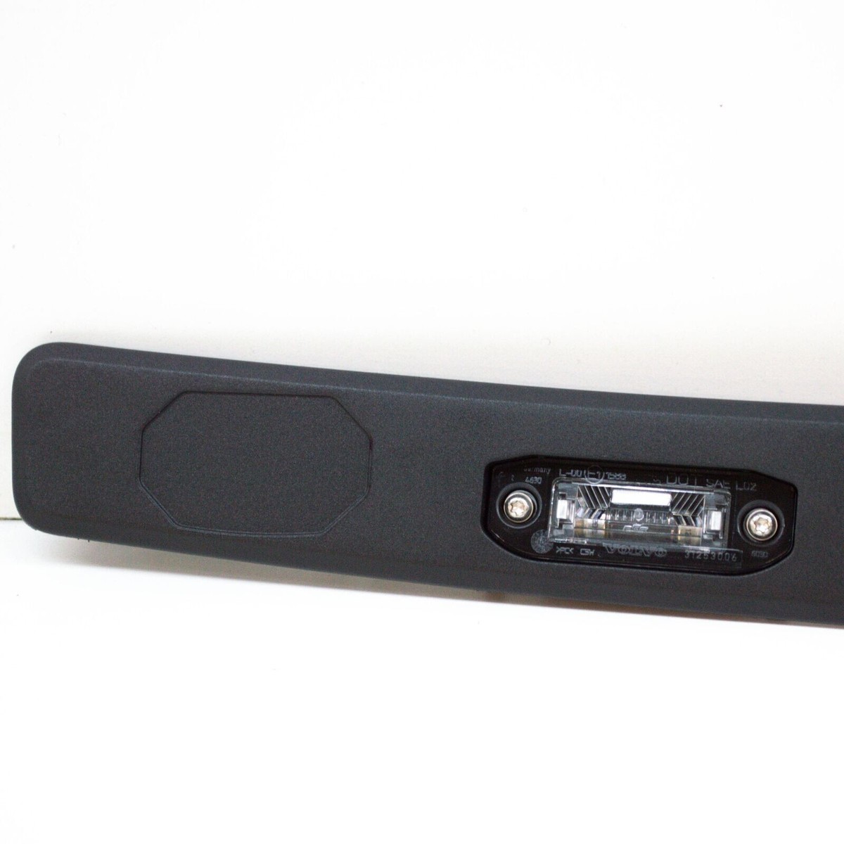 VOLVO XC60 MK1 Trunk Door License Plate Light Bar 30753341 NEW