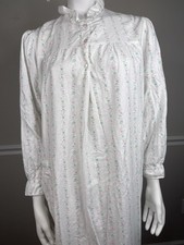 Vintage Carriage Court Cotton Flannel Long Sleeve Nightgown floral Size Large