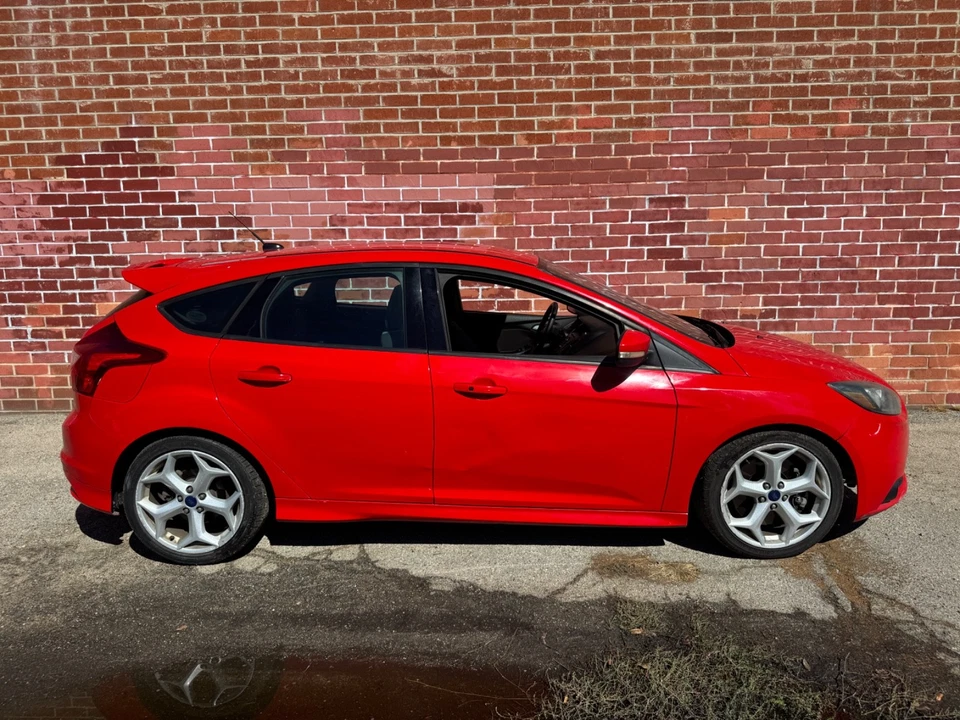2014 Ford Focus ST - 1OWNER - Image 2 of 4