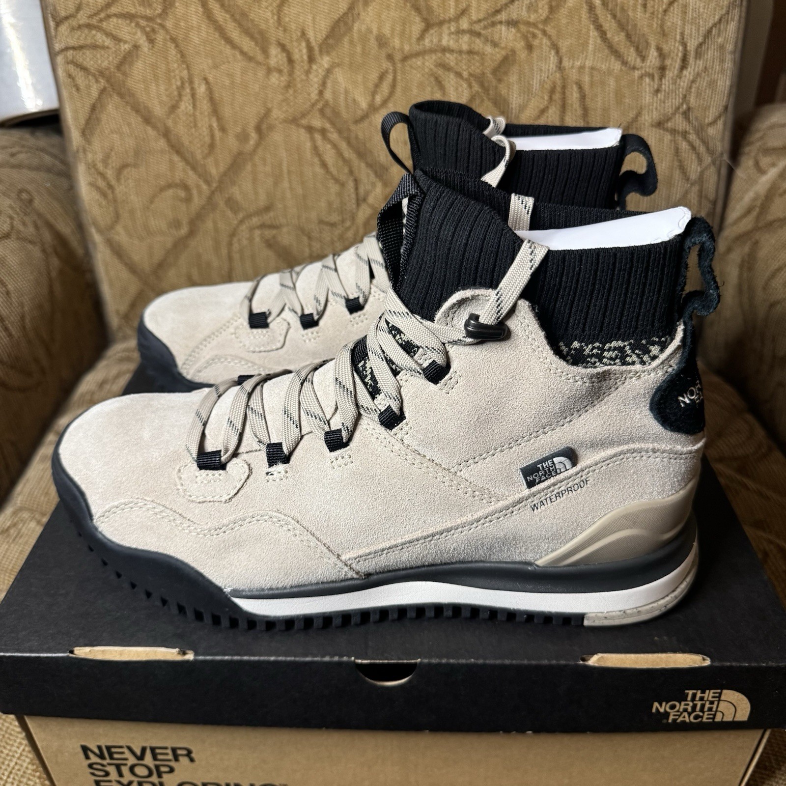 The North Face Mens Back-To-Berkeley III Waterproof Hiking Shoes Flax Arrowwood Yellow Size 8